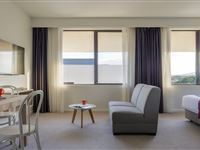 1 Bedroom Deluxe Suite Lounge-Mantra MacArthur Hotel